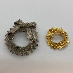 Vintage Christmas wreaths brooches duo #christmaswreath